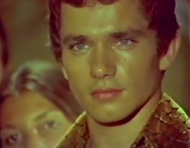 Sevilen oyuncu aynı zamanda geçtiğimiz yıl aramızdan ayrılan Fenerbahçeli futbolcu Serkan Acar'ın da kardeşi.