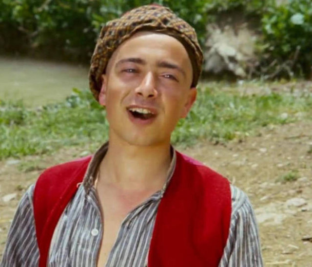 Keloğlan'ı 1971-1975 yılları arasında çekilen dört "Keloğlan" filminde ünlü tiyatrocu Rüştü Asyalı canlandırdı.