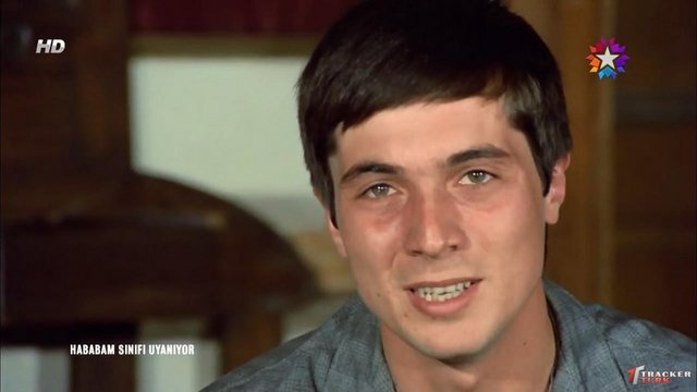 Beyaz Show'a, Türk sinemasının unutulmaz klasiklerinden Hababam Sınıf'nın tek mezunu Ahmet'i canlandıran Ahmet Sezerel konuk oldu.