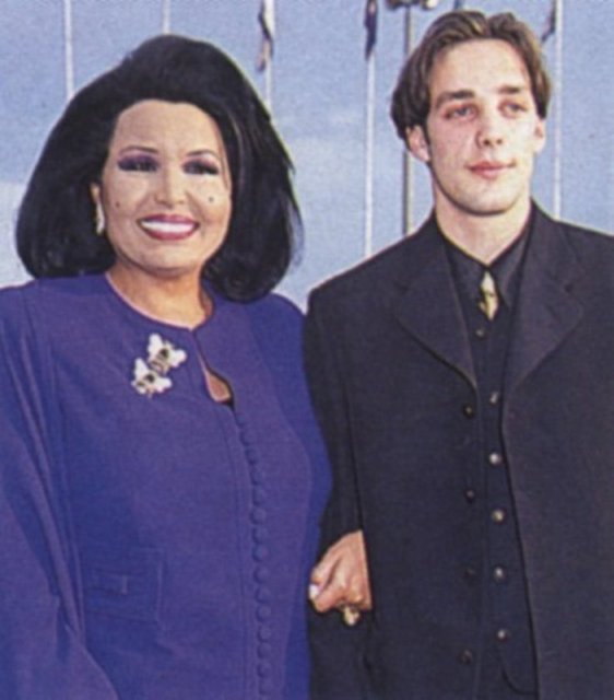 Ünlü sanatçı Bülent Ersoy 1999 yılında Cem Adler'le evlenmişti.