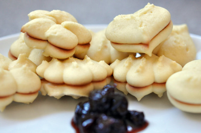 6 - En iyi şeker, doğanın imal ettiği şekerdir. Bu nedenle tercih hakkı olduğu sürece meyve şekeri, bal, kuruyemiş, esmer şeker, agave, hurma şurubu gibi şekerleri tercih edin.