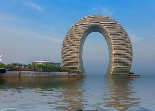 Çin Merkez Televizyon Kulesi ise başkent Pekin'in modern mimari simgelerinden biri haline geldi. -