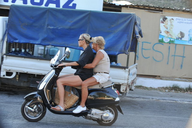 MİNE KALPAKÇIOĞLU VE ANNESİ