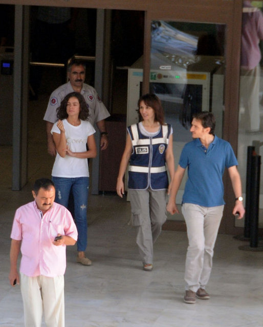 Gözaltına alınan aralarında Kenan İmirzalıoğlu, Özge Özpirinçci, Nehir Erdoğan, Engin Günaydın, Sarp Apak, Ersin Korkut ve Engin Altan Düzyatan'n da bulunduğu ünlü isimler dün saat 14.30 sıralarında Yenibosna'da bulunan Adli Tıp Kurumu'na getirildi.