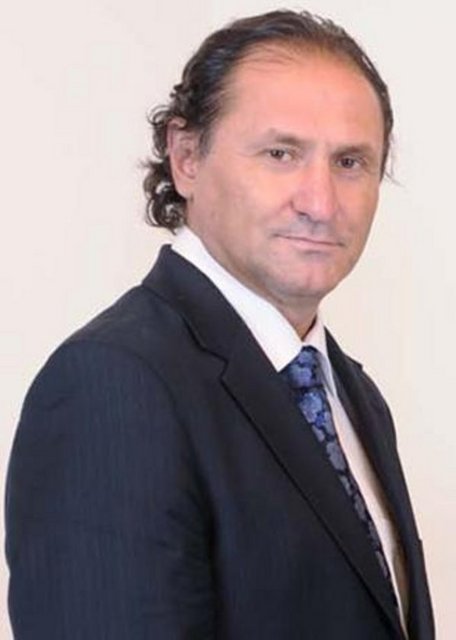 1986-1987 sezonunda Blau Berlin'de top koşturan Yula, 1987 ile 1991 yılları arasında Sarıyer'de boy gösterdi.