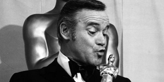 1974 - En İyi Erkek Oyuncu - Jack Lemmon (Save the Tiger)