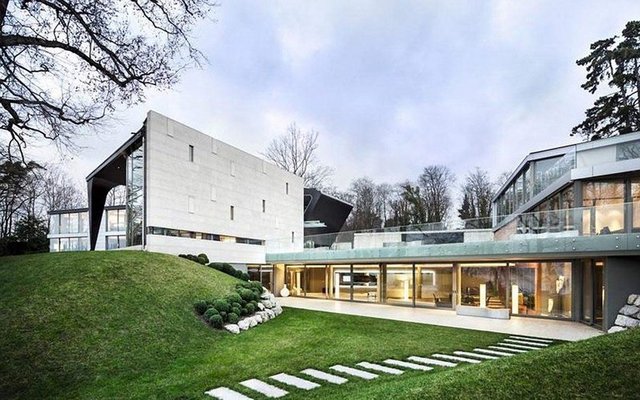 FİYATI: 50 milyon Sterlin (149 MİLYON TL)