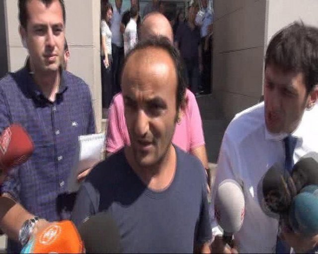 Savcılık sorgusunun ardından serbest bırakılan ünlü oyuncu Ersin Korkut ise, basın mensuplarına 'İyi bayramlar' dedikten sonra aracına binerek adliyeden ayrıldı. -