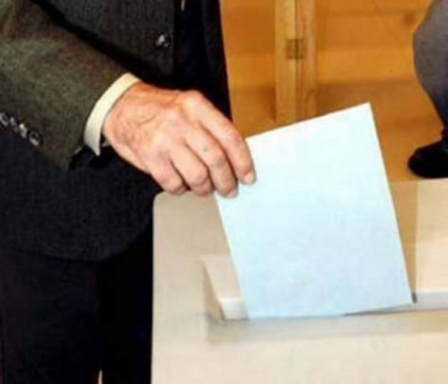 İngiltere`de 2001 seçimlerinde 26 milyon kişi, Pop Idol`un ilk sezonunda 32 milyon kişi oy kullandı