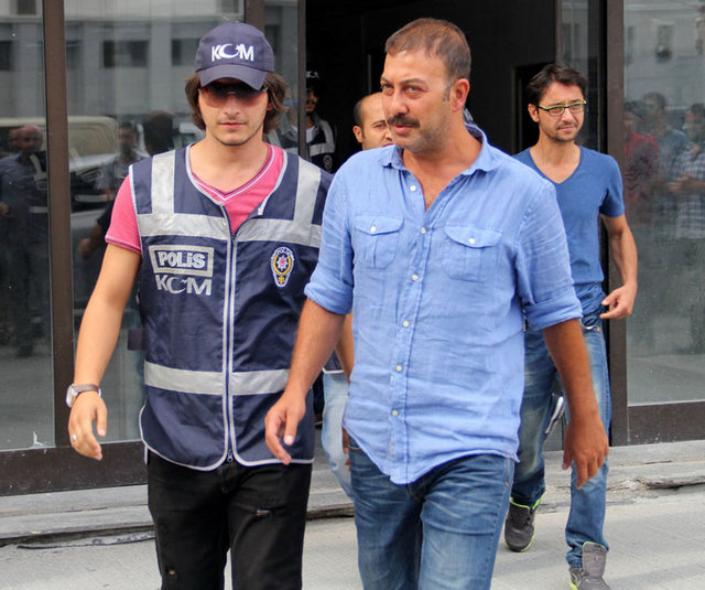 "Daha önce, gerek yurt içinde gerek yurt dışında bir kaç uyuşturucu madde kullandım. Para verip hayatımda hiç uyuşturucu madde almadım. Evimde ele geçirilen uyuşturucu madde, içmek için aldığım uyuşturucu maddedir. Engin Günaydın'a temin ettiğim iddiası doğru değildir. Kimseye temin etmedim. İçtiğimiz tütünler uyuşturucu olarak değerlendirilmiş. Dokuz yaşında bir çocuğum ve yeni evlendiğim bir eşim var. İyi bir aile babasıyım. Bu işlere nasıl bulaştırıldığımı bilmiyorum."