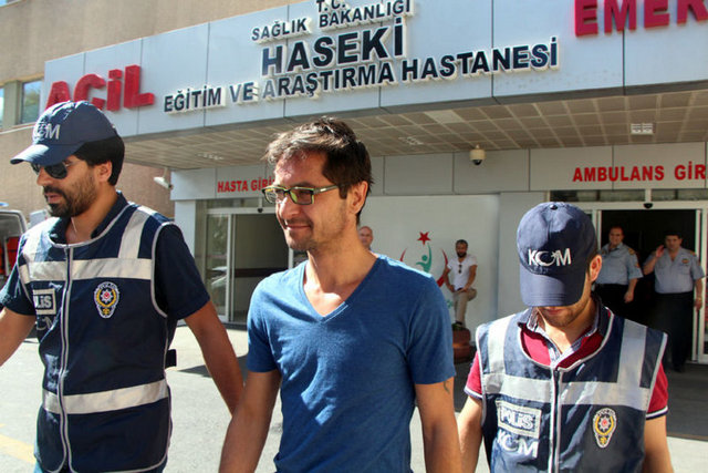 Uyuşturucu madde kullandığını ancak ticaretiyle bir alakasının bulunmadığını öne süren oyuncu Gökçe Özyol da, "Ahmet Sağlam'ı tanırım. Bana zarf içinde senaryo da getirmiş olabilir, ot da getirmiş olabilir. Ondan para karşılığı ot almadım. Verdiği otları daha sonra içtim. Başkalarına vermedim" ifadelerini kullandı.