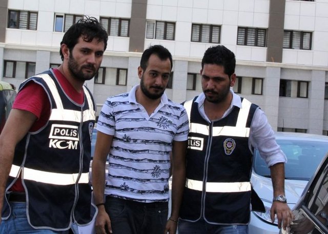 Ünlü oyuncuların da aralarında bulunduğu 8 kişi hakkında, adli kontrol tedbiri uygulanması ve 50 bin lira kefalet ödenmesi şartıyla serbest bırakma kararı veren hakimlik, bu kararını, mevut delil durumuna göre tutuklama nedenleri olmasına rağmen, şüphelilerin daha önce suç işlememiş olmaları, sosyal durumları, sabit ikametgah sahibi oluşları, delilleri karartma ve kaçma şüphelerinin bulunmaması, suç vasfının değişme ihtimalini dikkate alarak, adli kontrol hükümlerinin yeterli olacağı ve tutuklamanın ölçülü olmayacağı kanaatiyle verdiğini bildirdi. -  -  -