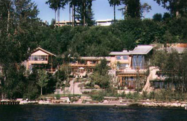 Bu evde herkes çiple dolaşıyor -