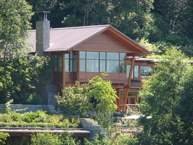 Gates'in de 'sıcacık yuvası' aynı diğer malikâneler gibi pek çok oda ve havuza sahip ancak halen 147 milyon dolar biçilen evin özellikleri elbette sahibine özel bazı farklılıklar taşıyor.