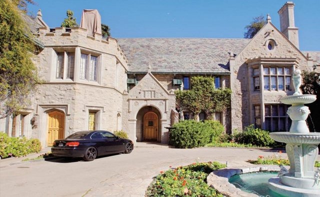 10 dönümlük araziye sahip malikânenin aynı zamanda kendine özel bir hayvanat bahçesi de var.  -