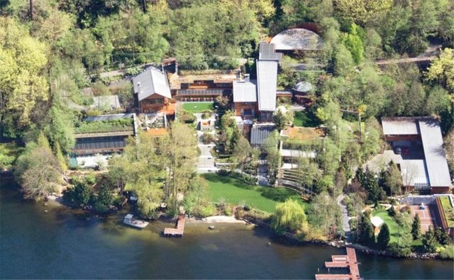 Bu alanlar o bölgede yaşayan kişinin üzerinde taşıdığı bir 'çip' yardımıyla otomatik olarak ısı, ışık ve ortam gibi önceden belirlenmiş kriterler doğrultusunda sürekli kişiselleştiriliyor.