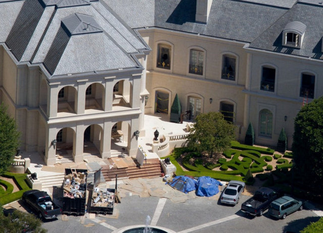 20 dönüm arazi üzerine kurulu malikânenin içinde birer dönümlük büyüklüğe sahip süit olarak hazırlanmış bölümler ve 100 otoluk oto park bulunuyor. -