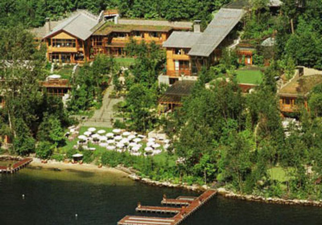 1997'de 55 milyon dolara alınan malikâneye yıllar içerisinde pek çok ekleme yapıldı.