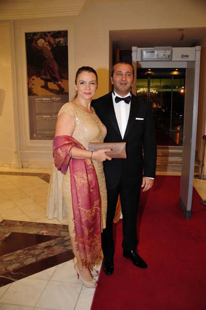 ERKUT SOYAK VE BOŞANDIĞI EŞİ ASLI HANIM