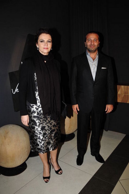ERKUT SOYAK VE BOŞANDIĞI EŞİ ASLI HANIM