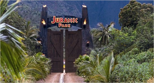 İhtiyar Hammond,bir hafta sonunda Doktor Allen gibi bazı işinde uzman bilimadamlarını Jurassic Park adını verdiği bu hayvanat bahçesini test ettirmek için adaya getirir.