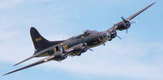 Memphis Belle (1990) 1990 yapımı Memphis Belle, İkinci Dünya Savaşı'nda çeşitli görevlerde yer alan bir Boeing B-17 bombardıman uçağının ve onun 10 kişilik mürettebatının başından geçen olayları konu alıyor. Başrollerinde Matthew Modine, Eric Stoltz ve Harry Connick'in oynadığı film, 1943'te gösterime giren "Memphis Belle: Uçan Bir Kalenin Hikâyesi" belgeselinin kurgulanmış hali. IMDB Notu: 6.8 / 10
