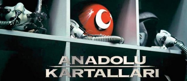 Anadolu Kartalları (2011) Türk Hava Kuvvetleri'nin 100'üncü kuruluş yıldönümü için çekilen Anadolu Kartalları; Hava Harp Okulu'nda okuyan ve pilot olmak isteyen 5 öğrencinin başından geçen olayları anlatıyor. Yönetmenliğini Ömer Vargı'nın yaptığı, "live action hava çekimi"yle havadan havaya yakın plan karelerin yakalandığı filmin kurgusunda çok az bilgisayar efekti kullanılmış. Çekimleri toplam 8 hafta süren Anadolu Kartalları'nın başrollerinde Engin Altan Düzyatan ve Çağatay Ulusoy gibi genç oyuncular yer alıyor. Sağlanan imkânların iyi değerlendirilmediği, hikâyesi ve kurgusu yüzeysel bir film. IMDB Notu: 6.2 / 10