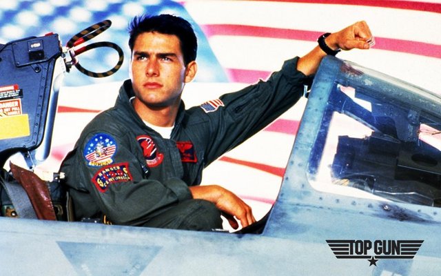Kaptan şaşkın ama 90 uçak kapasiteli, 95 bin tonluk USS Enterprise'ı ağır ağır eski rotasına çeviriyor.