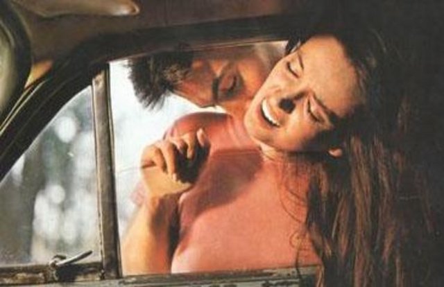 Genellikle kötü adam karakterlerini oynayan Peker, en çok İffet filmiyle hatırlanıyor.