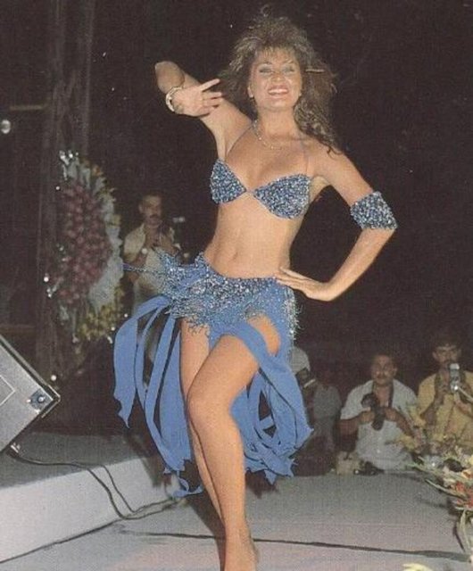 Sibel Can kariyerine dansöz olarak başlamıştı.