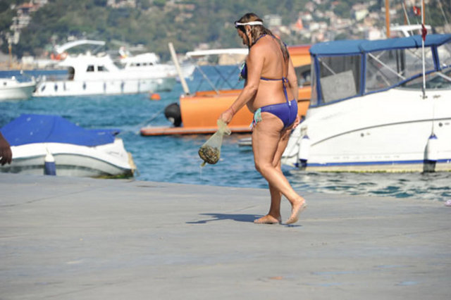 Yaz boyunca günlerini Bebek Parkı'nda denize girerek ve güneşlenerek geçirdiğini söyledi... -  -