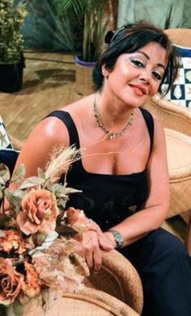 Bülent Ersoy'un yasaklı günlerinde onu esktralara götürerek destek verdi. - Evdeki Yabancı, Denizin Kanı, Pembe Patikler, Fırat gibi dizilerde ve çok sayıda sinema filminde rol aldı. - Oyuncu son olarak Bez Bebek adlı diziyle ekrana gelmişti.