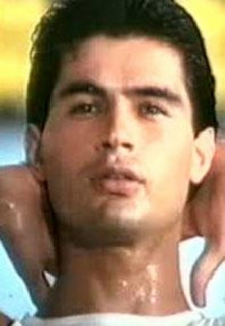 Yaşar Alptekin 1980'lerin en gözde aktörlerinden biriydi.  -  -  -