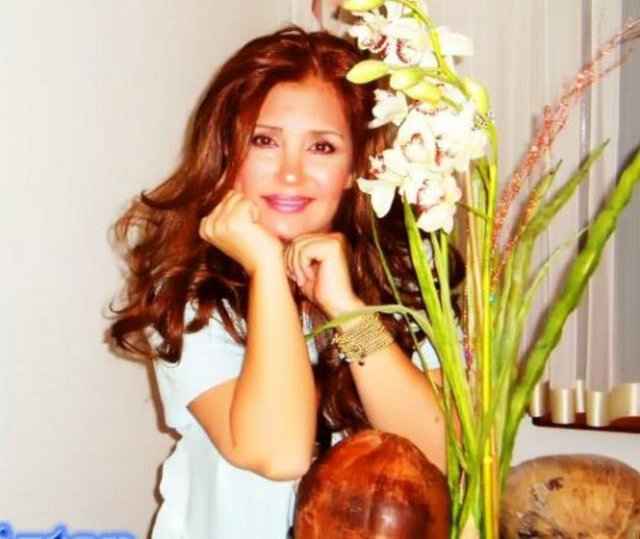 Burada bir kreş açan Öztan, bu süre içinde sinemadan da uzak kaldı. 2007 yılında ise Aşk Kapıyı Çalınca adlı filmle yeniden kamera karşısına geçti.