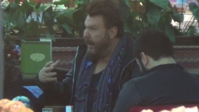 Uzun süredir ortalarda görünmeyen Kuşum Aydın bir AVM'de arkadaşlarıyla sohbet ederken görüntülendi. -  -