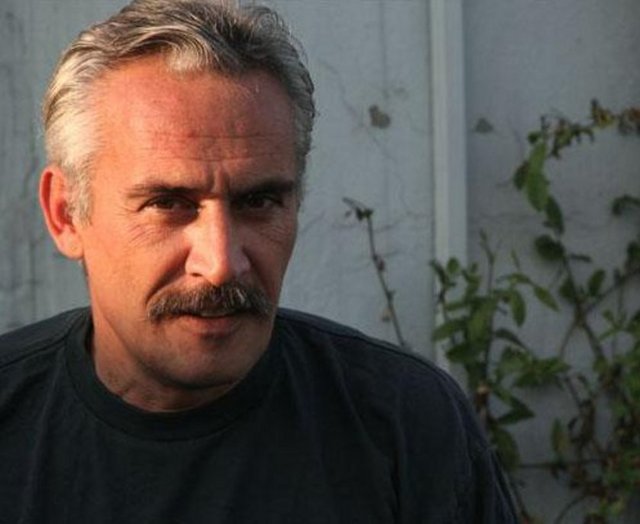 Bu tür karakterlerdeki başarısıyla dikkat çekti. -  -