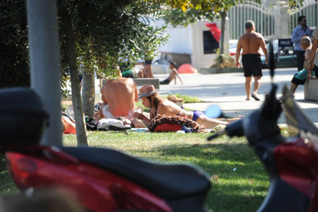 Bebek'te bulunan eski villasında hayatına devam ediyor. (Milliyet) -  -  -