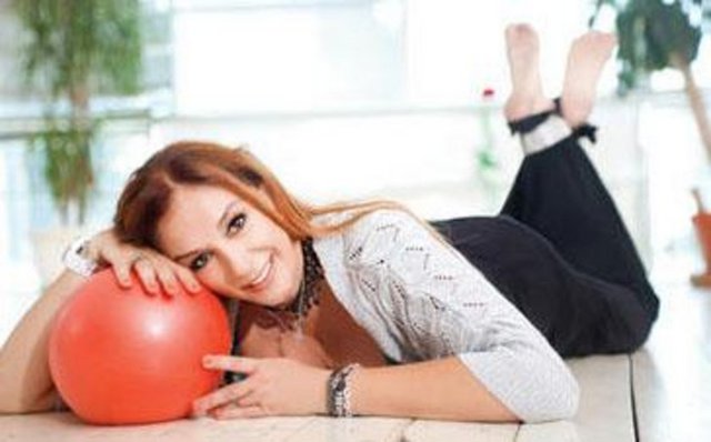 Logan'dan bir kızı olan Orhon daha sonra Türk tiyatrosunun duayenlerinden Nejat Uygur'un oğlu Süheyl ile evlendi. Şimdi eskisi gibi fazla göz önünde değil.