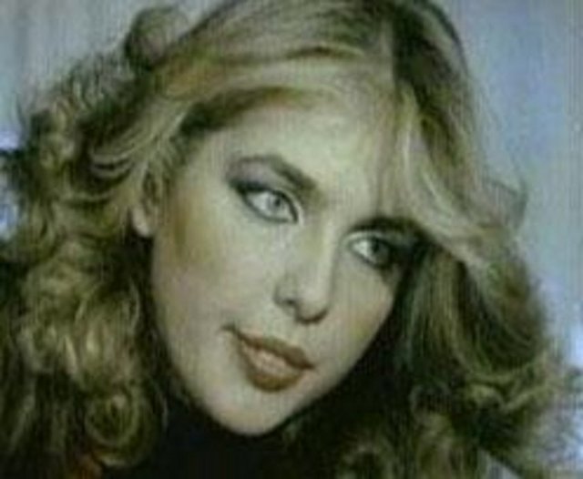 İlk filmini 13 yaşındayken çeviren Tuğba, 100e yakın filmde rol aldı.