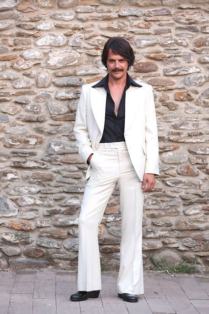 Şehzade Mustafa rolüyle seyircinin gönlünde yeniden taht kuran Mehmet Günsur, bu kez bir dönem filmiyle sinemada boy göstermeye hazırlanıyor.