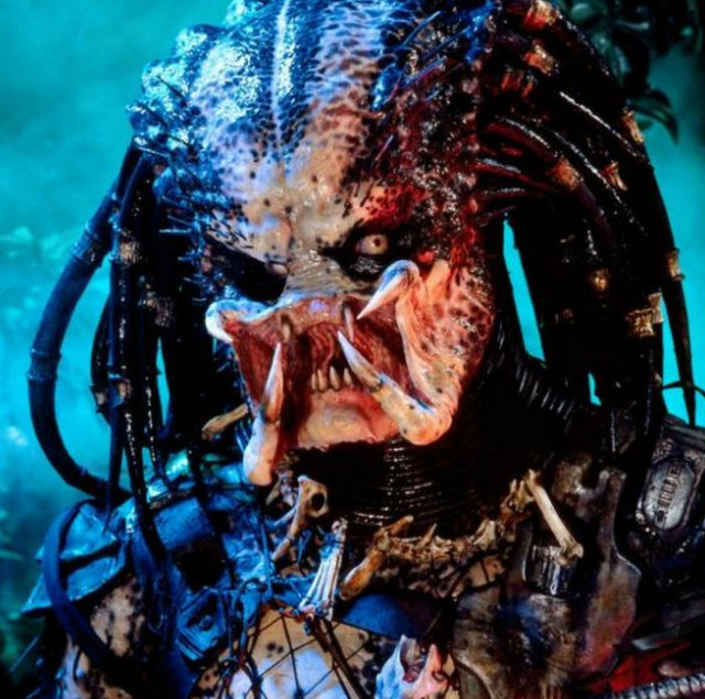 'Predator' filmindeki avcı uzaylıyı canlandırdı.