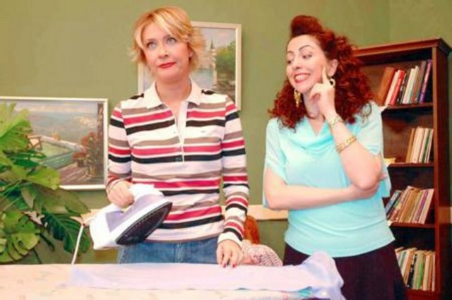 Avrupa Yakası'nda tek derdi iyi bir eş bulup evlenmek olan Makbule'yi oynuyordu.