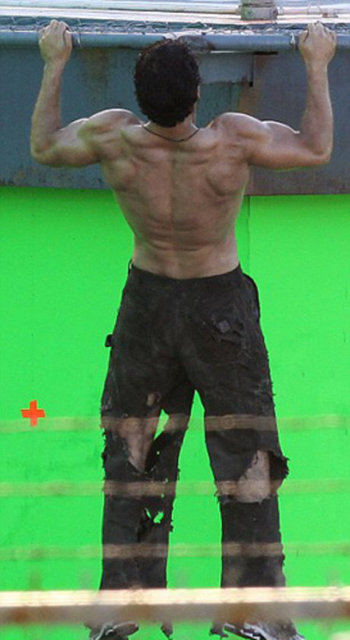 Protein ağırlıklı beslenen ve günde 5000 kalori aldığını söyleyen İngiliz aktör rol için günde iki buçuk saat de vücut çalıştığını söyledi