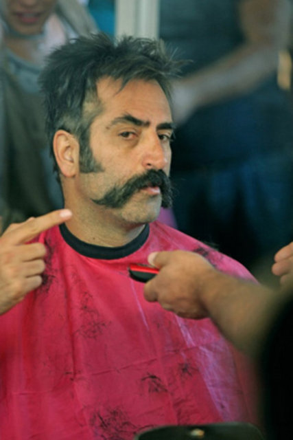 Bugüne kadar çektiği filmlerde toplumsal olayları konu alan ünlü yönetmen, dört yıl sonra yeni filmi Mucize ile sinema izleyicisine farklı bir lezzet sunuyor.