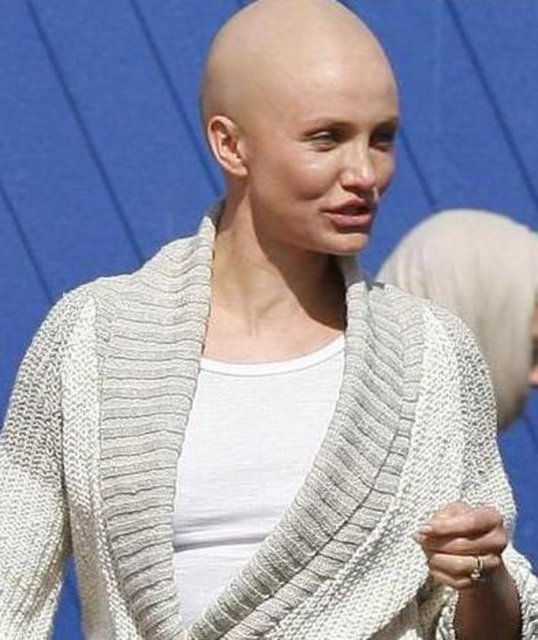 'My Sister's Keeper' filmi için saçlarını kestirmek istemeyen Diaz, özel bir makyajla saçsız hale getirildi.