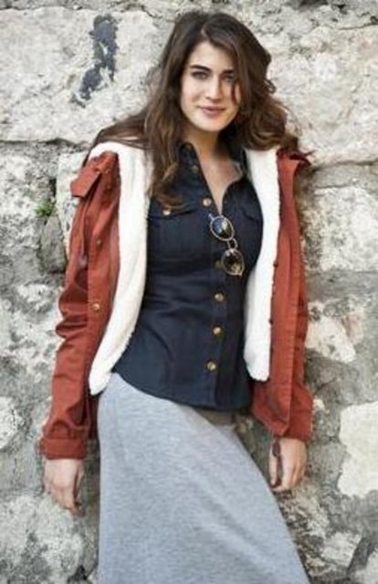 Onun değişimi ise kaşlarında. Yeni çekilen fotoğraflarında Tüzünataç'ın kaşlarının kalınlaştığı dikkatlerden kaçmıyor.