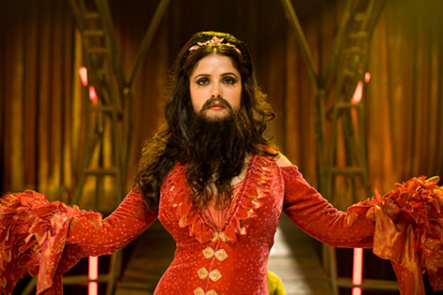 'Ucubeler Sirki: Vampirin Çırağı' filminde sakallı bir kadını canlandırdı.