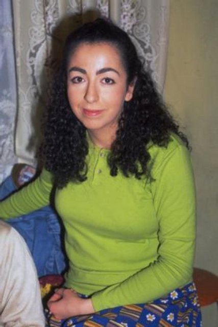 Sıdıka dizisindeaile baskısı altındaki bir genç kızı canlandırıyordu Eren.