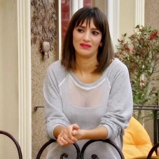 Onun dikkatini çekip filminde rol almak isteyen Açılay'ı canlandırıyor.