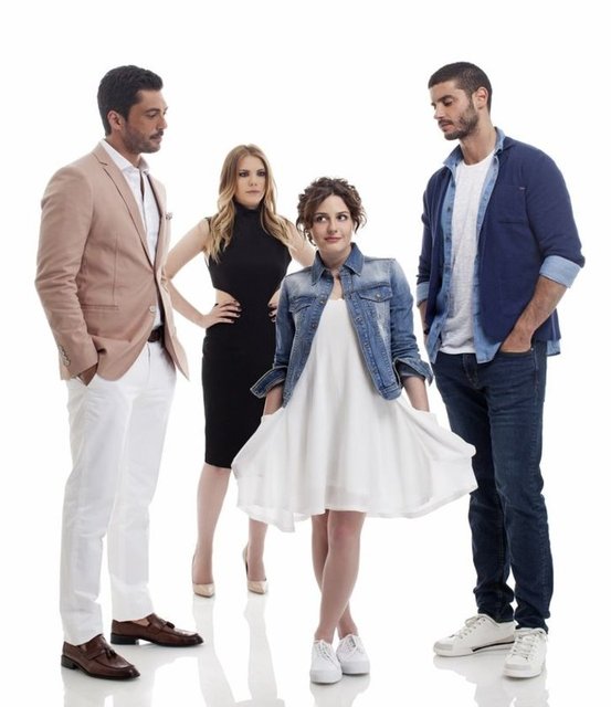 SHOW TV'nin sevilen dizisi 'İlişki Durumu: Karışık'ın yıldızlarından Berk Oktay, rol gereği sokaklara düştü.